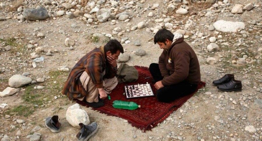 أفغانستان تودّع الشطرنج.. قرار جديد لـ«طالبان» يُعمّق العزلة الثقافية