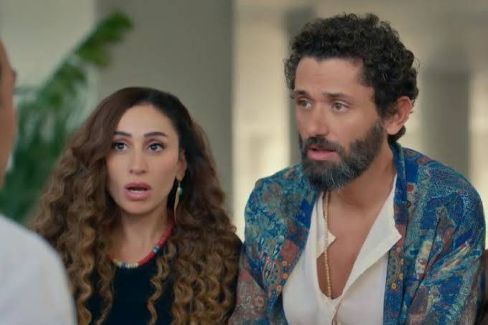 فنانة شهيرة تكشف حقيقة ارتباط كريم محمود عبد العزيز ودينا الشربيني