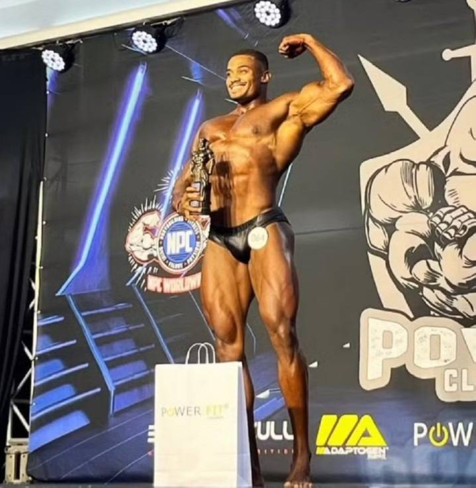 قلبه توقف فجأة.. وفاة بطل كمال أجسام برازيلي أمام الجمهور