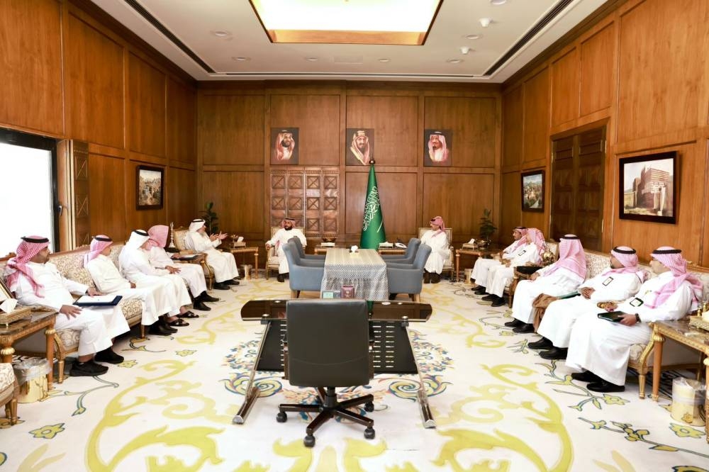 أمير عسير يشهد توقيع اتفاقية شراكة مجتمعية لدعم علاج الحالات القلبية