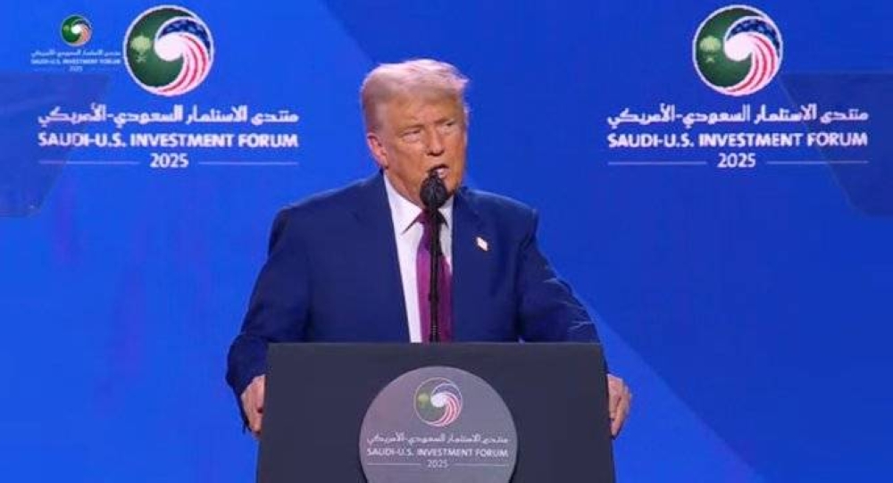 ترمب يعلن من الرياض رفع العقوبات عن سورية.. وولي العهد يتفاعل مع لحظة الإعلان