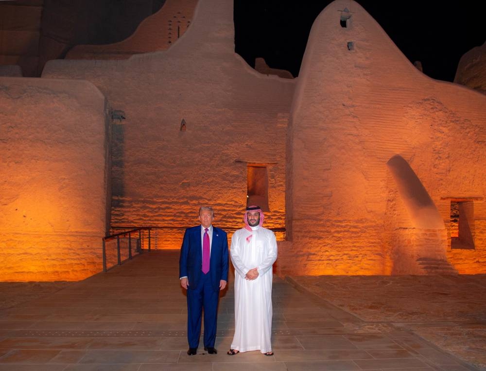 ولي العهد يصطحب الرئيس الأمريكي في جولة بحي الطريف التاريخي في الدرعية