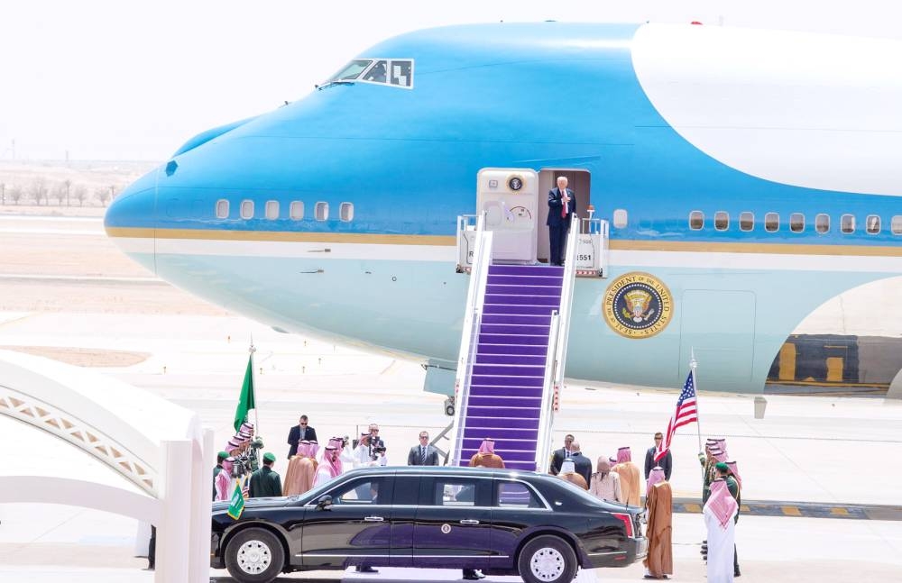 ولي العهد يطالب بوقف التصعيد في المنطقة.. ويؤكد براغماتية «المصالح»