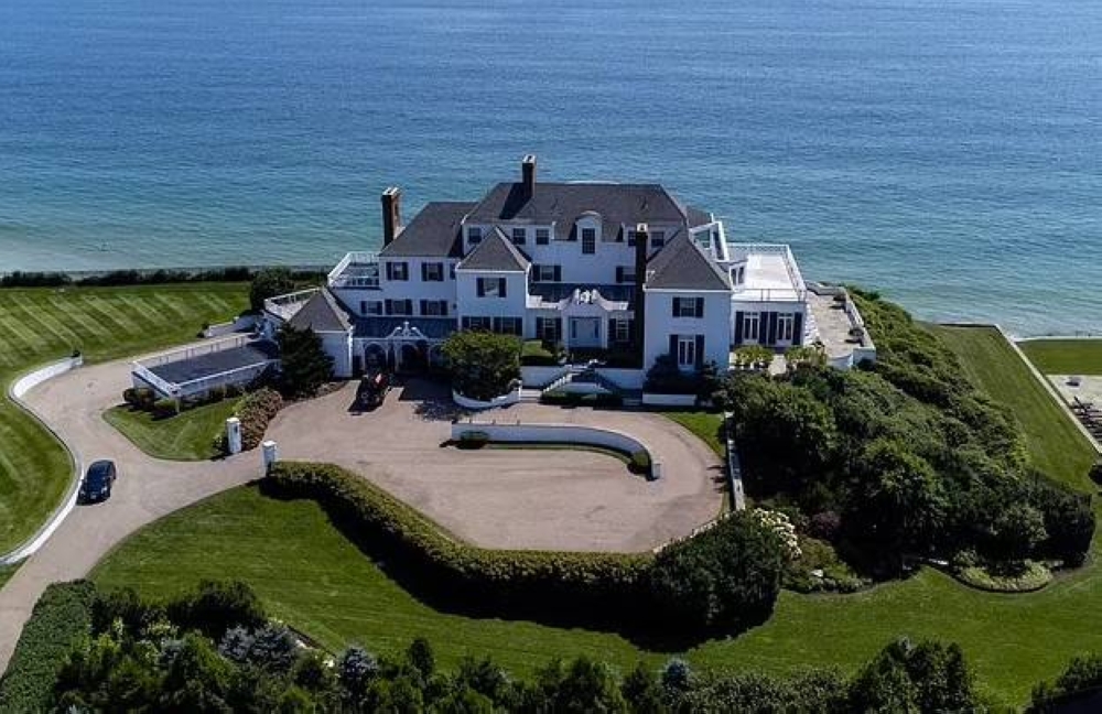 العثور على «رُفات بشري» بالقرب من قصر تايلور سويفت