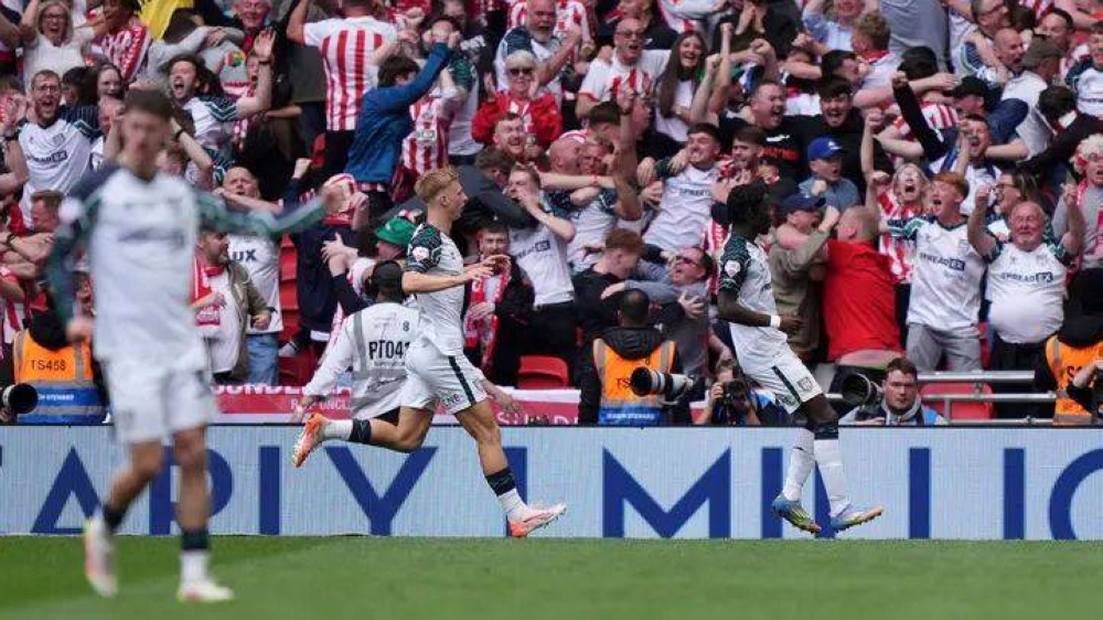 سندرلاند يعود إلى «البريميرليغ» بعد سنوات التيه