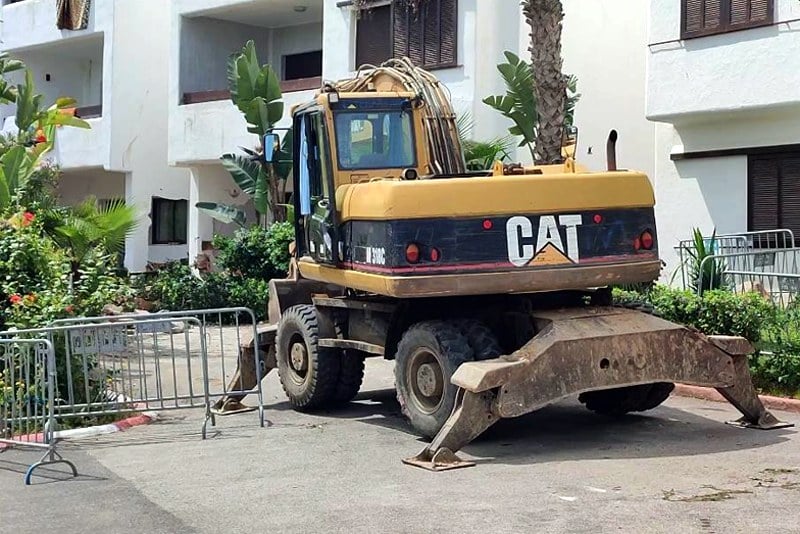 الهدم بـ”ألمينا” يثير توترا بالمضيق