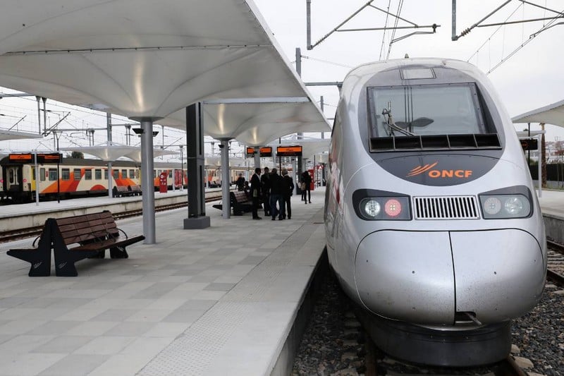 السويني يضع ملتمس الرقابة بين مغربي القطار السريع و”الأوتوبيس”