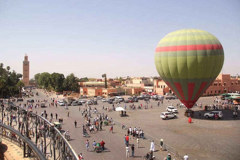 ربان طائرة يكشف مخالفات خطيرة لتحليق المناطيد في أجواء مراكش