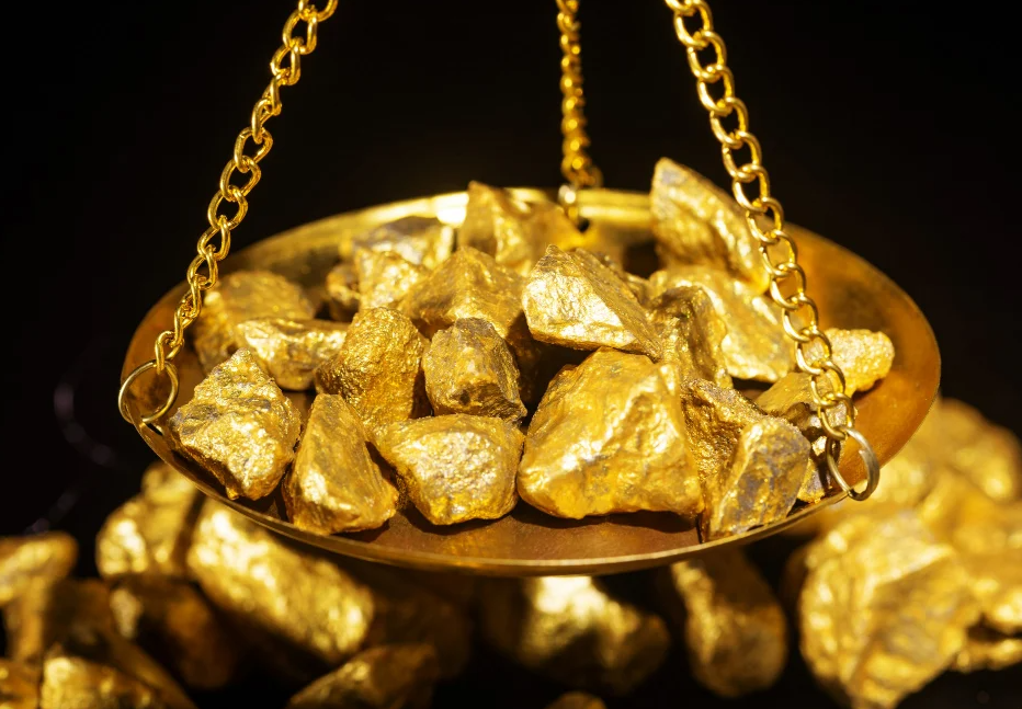 الذهب يرتفع إلى مستوى قياسي جديد.. الأوقية تتجاوز 3972 دولاراً