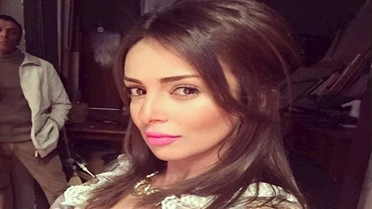 إسراء عبدالفتاح تحتفل بعيد الأضحى بـ”إسدال” الصلاة