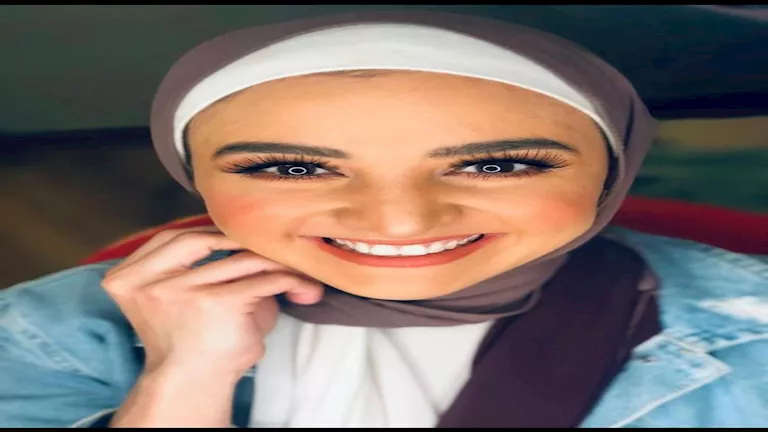 مش هقنعك تصلي”.. هلا رشدي تثير الجدل بسبب الضوافر الأكريليك