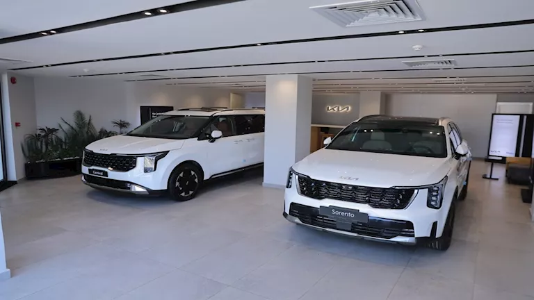 كيا كارنفال وسورينتو “هايبرد” الجديدة رسميًا في مصر.. أسعار ومواصفات