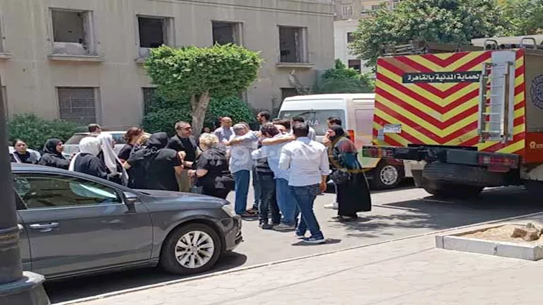 وصول جثمان نجل صلاح الشرنوبي لمسجد عمر مكرم لأداء صلاة الجنازة عليه