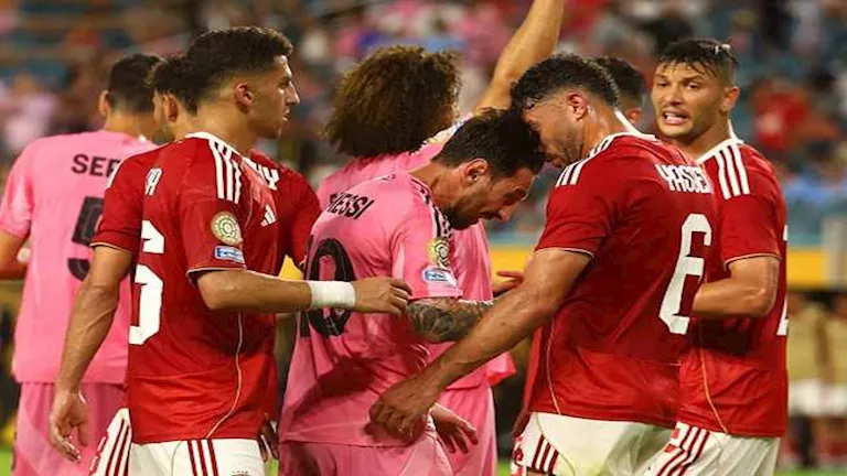 “حاجة خطيرة”.. مهيب يفجر مفاجأة بما فعله ميسي ورفاقة مع لاعبي الأهلي