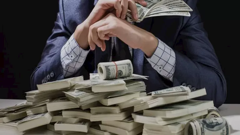 أسرار المليارديرات.. 8 عادات مدهشة لأغنى الناس في العالم