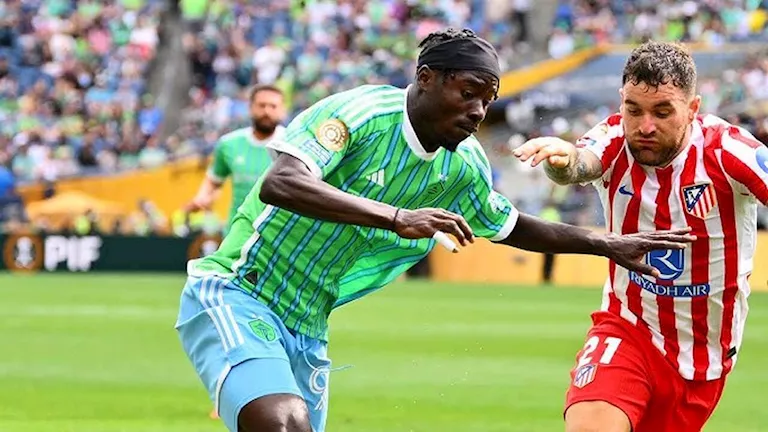 “يلعب بعين واحدة”.. لاعب سياتل ساوندرز يثير الجدل في كأس العالم