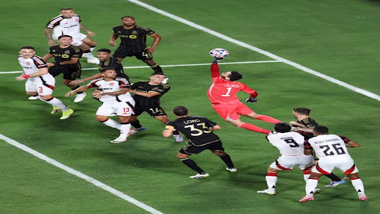 التعادل يحسم نتيجة الشوط الأول من مباراة لوس أنجلوس وفلامنجو