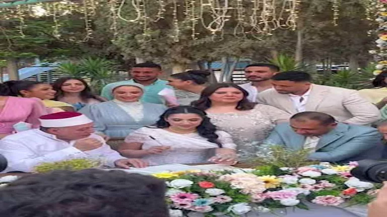 البلوجر كنزي مدبولي بإطلالة ساحرة في عقد قرانها (صور)