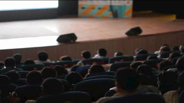 عرض كامل العدد لفيلم “رفعت عيني للسما” في سوهاج