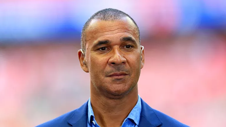 خويلت يروي معاناته مع تصحيح عقلية لاعب الأهلي السابق