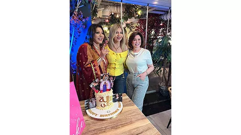 إلهام شاهين تنشر صورا من عيد ميلاد هالة صدقي.. وهذا ما قالته