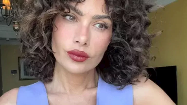 صبا مبارك بفستان أسود جريء.. كيف نسقت إطلالتها؟