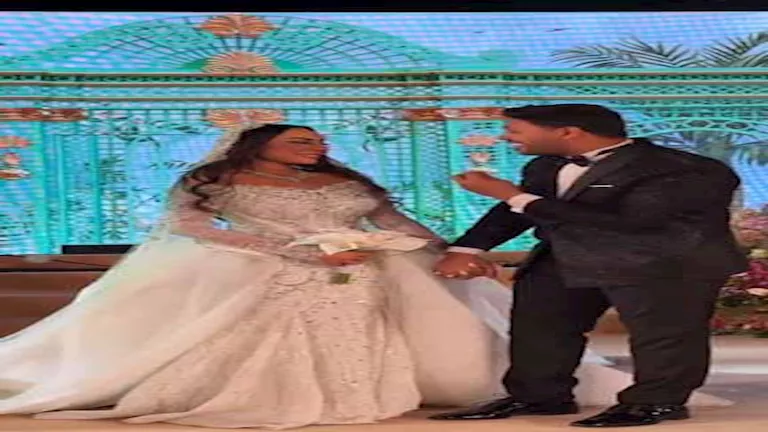 محمد شاهين يغني لـ زوجته المنتجة رشا الظنحاني في حفل زفافهما