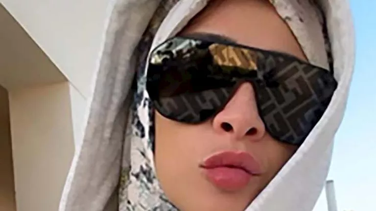 شاهد النجمات بالحجاب بعد صلاة العيد