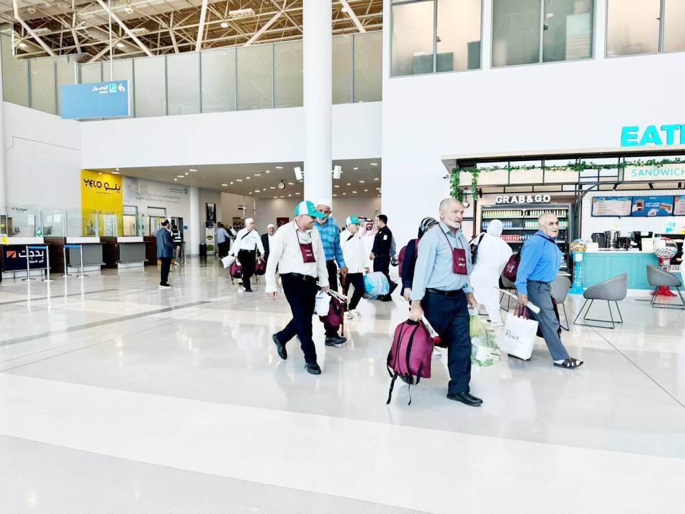 بخدمات متكاملة وميسرة في مطار عرعر والمنفذ..
الحجاج الإيرانيون يستكملون رحلة العودة