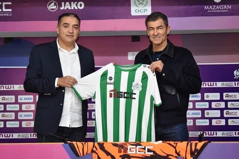 الدفاع الحسني يجدد عقد روي ألميدا