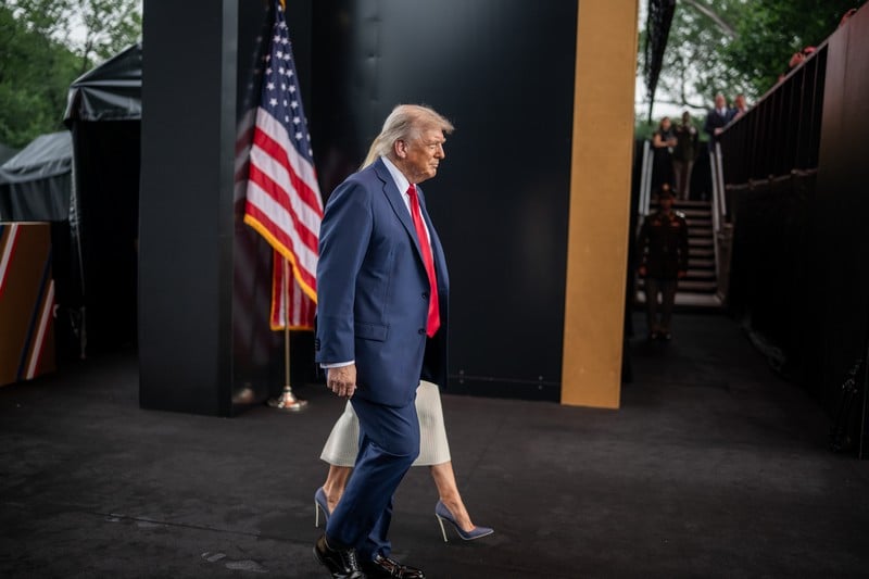 استثمارات ترامب تتقوى بشركة للهواتف الذكية