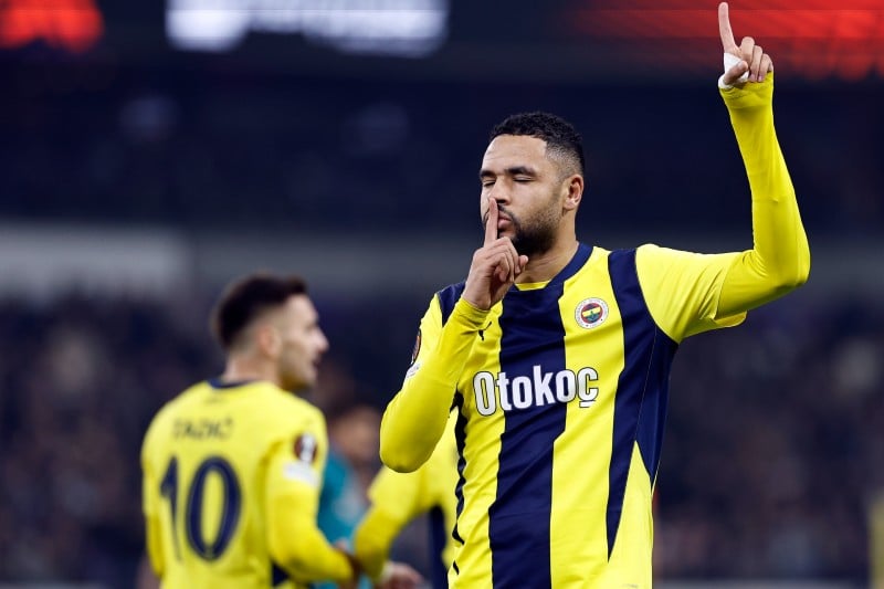 الهلال السعودي يتواصل مع النصيري