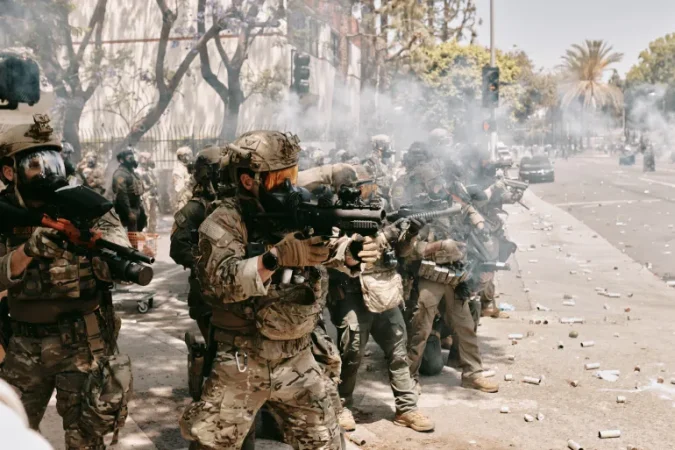 أعمال الشغب في لوس أنجليس.. ترامب يأمر بنشر ألفي جندي إضافي من الحرس الوطني