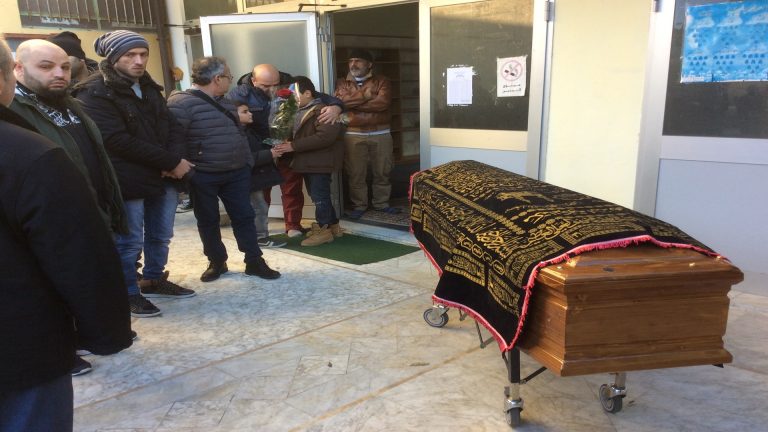 وزارة الخارجية تستعد لتسليم رخص دفن جثامين الجالية إلكترونيا