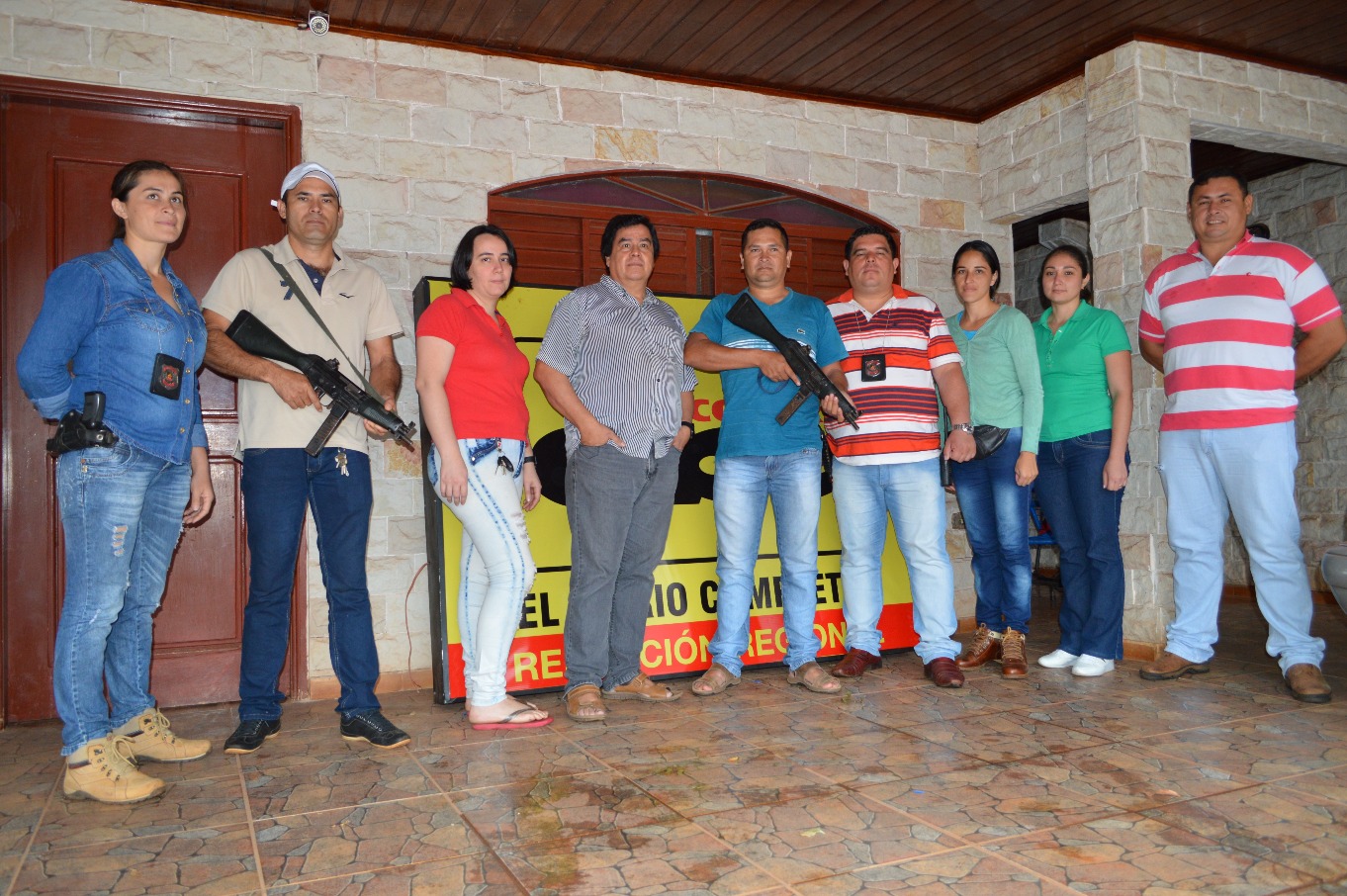 عاملون في اللجنة الدولية للصليب الأحمر يساعدون في إعادة جثث 757 جندياً أوكرانياً في صورة نُشرت في 14 شباط/فبراير 2025