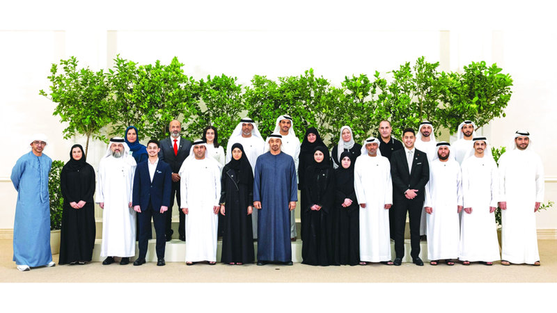 وطنكم يراهن على جهودكم وتميزكم في خدمتـه ورفـعة شـأنه