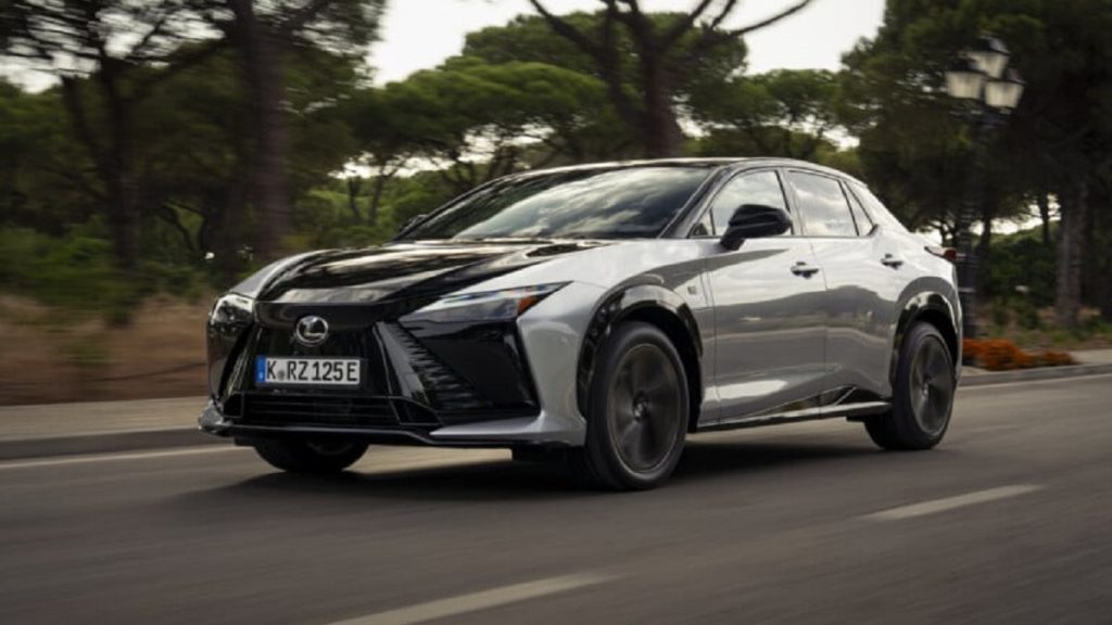 لكزس تطلق سيارة فاخرة جديدة.. كهربائية بمستوى راحة كبير