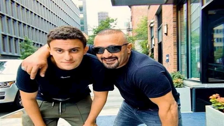 ياسين السقا يدعم والده أحمد السقا قبل العرض الخاص لفيلم “أحمد وأحمد”