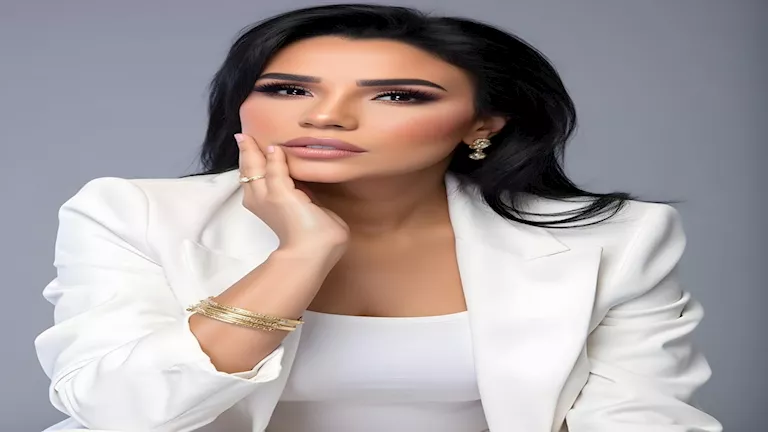 أمينة تهاجم منتقديها: فاكرنا تماثيل شمع.. حسدتونا وعينيكم جا