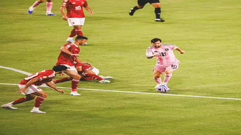 عرضان عربيان لمحترف الأهلي