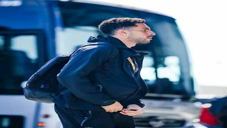 7 صور لخطيبة مصطفى شوبير أثناء انتظاره في المطار