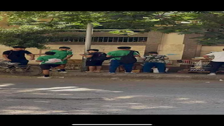 15 صورة لناشئين الزمالك من أمام بوابات النادي