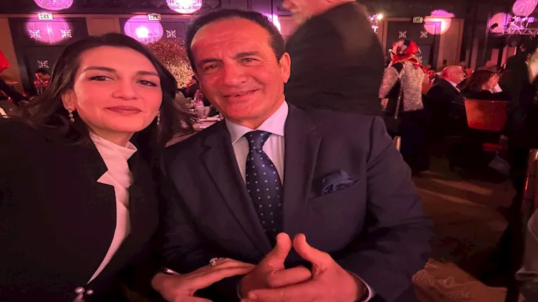 محمد ثروت يهنئ ابنته داليا بعد حصولها على درجة الماجستير