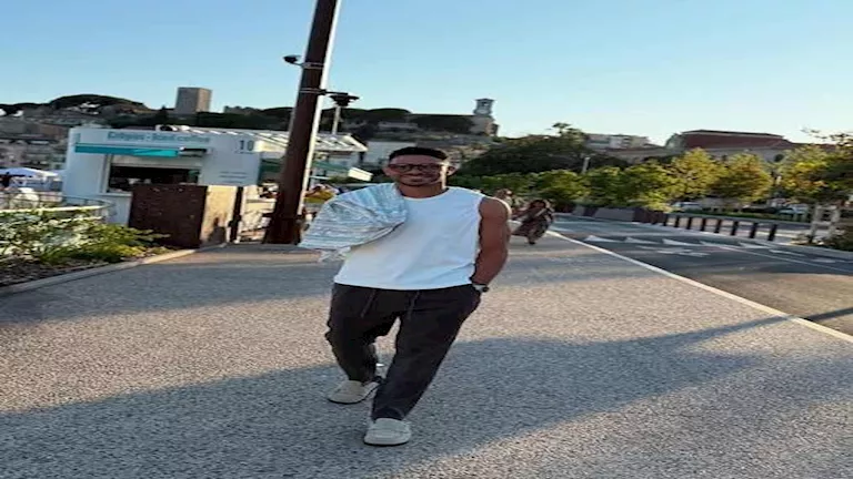 3 صور لياسر إبراهيم في إحدى المدن الأمريكية أثناء عطلة الصيف