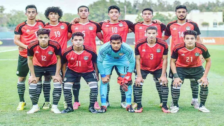 صورة نادرة تجمع صفقة الزمالك الجديدة بعمر مرموش