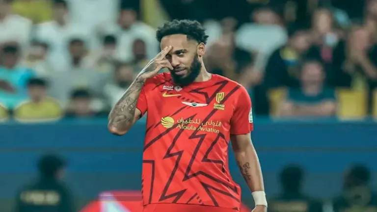 “وافق على عرض مادي أقل”.. أوباميانج يصدم الاتفاق السعودي