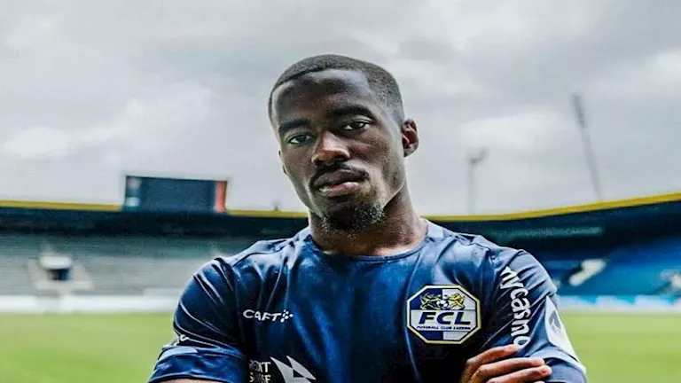 بعد توقيعه للزمالك.. الرياض السعودي يعلن ضم تيدي أوكو رسميًا