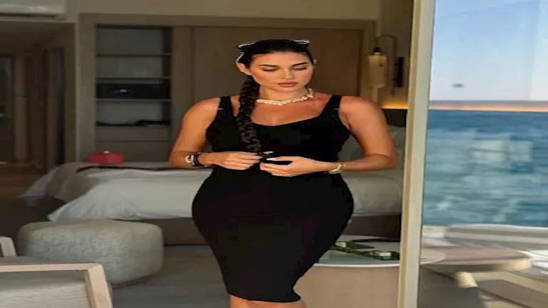 بالصور | ياسمين صبري تستمع بإجازة الصيف.. والجمهور: “قمر الساحل”