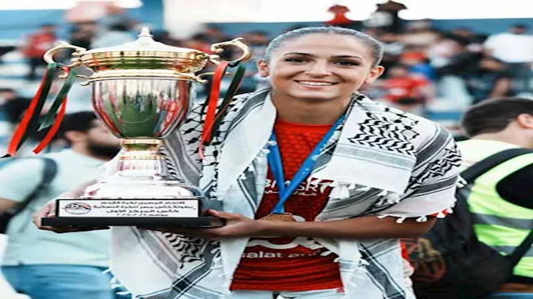 لعبت لفريق ولاد ولبت نداء فلسطين.. حكاية أحلام نصر لاعبة الأهلي؟