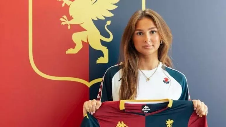 خطفت الأنظار بجمالها في الدوري الإيطالي.. 15 صورة ومعلومات عن أليس سون